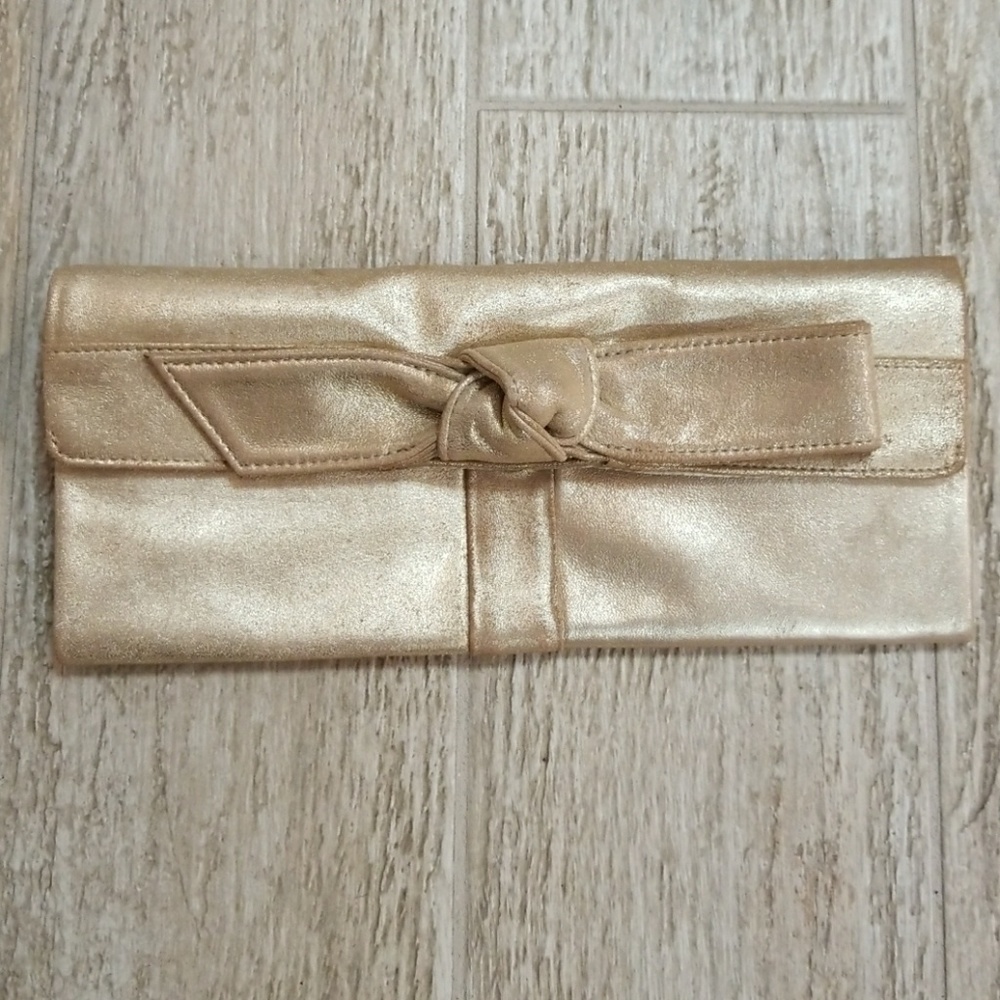 Champagne clutch
